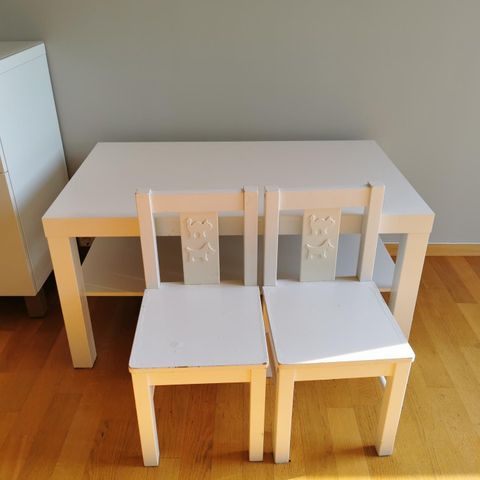 Bord med to stoler til barnerom | FINN.no Ikea Gulliver barnemøbler bord og 4 stoler | FINN.no
