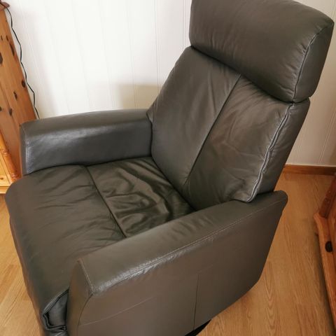 Hjellegjerde recliner 2 stk mørke grå | FINN.no 2 stk godt brukt Recliner | FINN.no