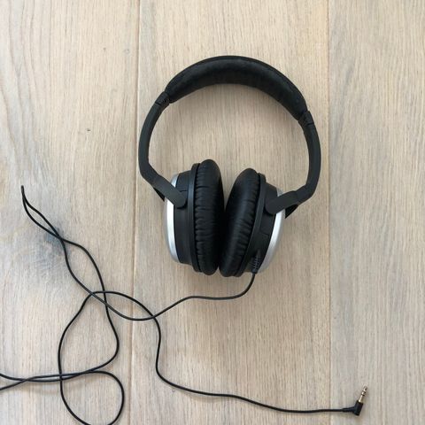 Lite brukt Logitech G Pro X gaming hodetelefoner selges Lite brukt Logitech G Pro X gaming hodetelefoner selges