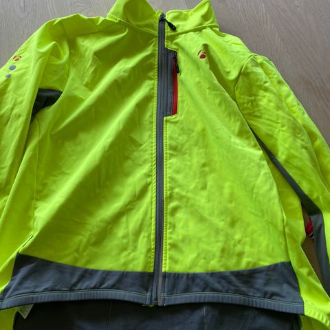 Dunvest dame smallmedium | FINN.no 1 flott NY ute jakke i str, M Meget Romslig mer en L 40. Dyp