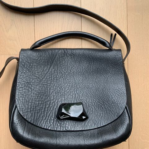 Acne studios Alona bag | FINN.no Skuldervesker fra Acne Studios: Nå fra kr 7 500,00 | Stylight