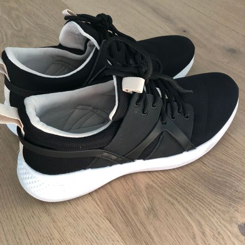 Nye Adidas Equipment sko selges, str 11 (UK). | FINN.no Nye Adidas Equipment sko selges, str 11 (UK). | FINN.no