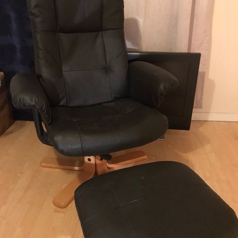 2 Lenestoler Contura hud 50.10 basic sort med krakk | FINN.no 2 Lenestoler Contura hud 50.10 basic sort med krakk | FINN.no