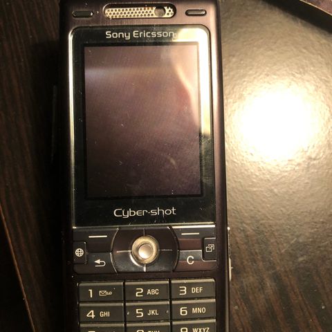 2 gamle Sony Eriksson mobiltelefoner | FINN.no Gammel og kul Sony Ericsson mobil telefon til salgs | FINN.no