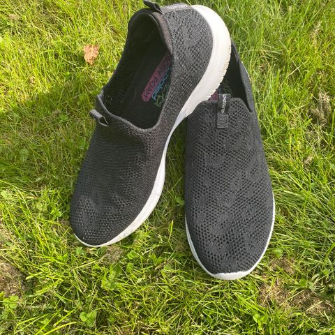 Fint brukt Skechers joggesko | FINN.no Fint brukt Skechers joggesko | FINN.no