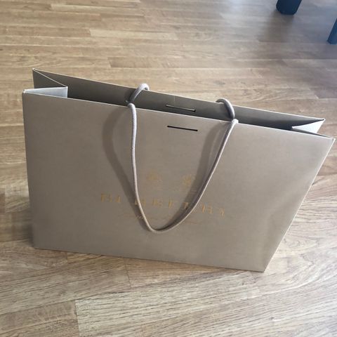 Ryggsekkveske i lær fra Marc by Marc Jacobs | FINN.no Ryggsekkveske i lær fra Marc by Marc Jacobs | FINN.no