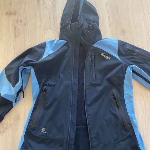 tilbud på bergans jakker, Bergans Dark Navy Gimsøy Jacket tilbud på bergans jakker, Bergans Dark Navy Gimsøy Jacket