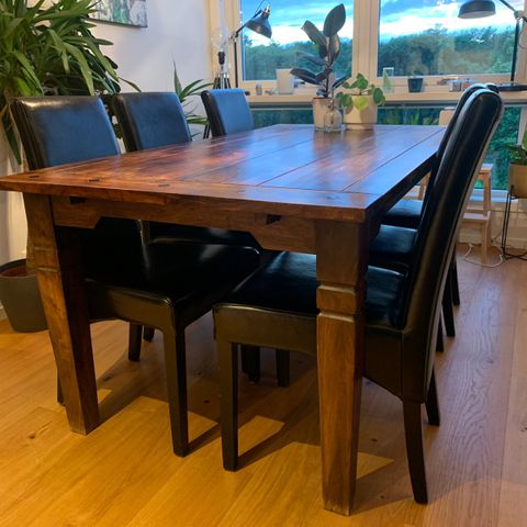 Solid spisebord med 6 stoler | FINN.no Curve spisebord med 6 stoler | FINN.no