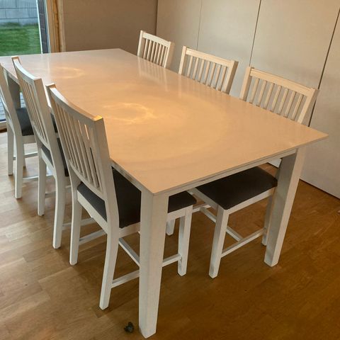 Solid spisebord med 6 stoler | FINN.no Curve spisebord med 6 stoler | FINN.no
