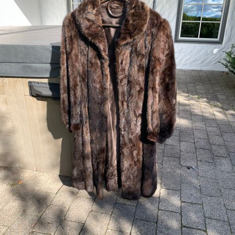 By Timo midi dress, chifonne Sundrop | FINN.no Mink swagger og mink kåpe | FINN.no