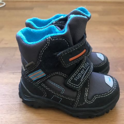 Meget pent brukte gummistøvler fra Enfant str 24 | FINN.no Meget pent brukte gummistøvler fra Enfant str 24 | FINN.no