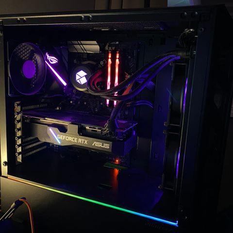 Alt i et Pc + 2x 24 Skjerm + mus og tastatur Core i58gb Alt i et Pc + 2x 24 Skjerm + mus og tastatur Core i58gb