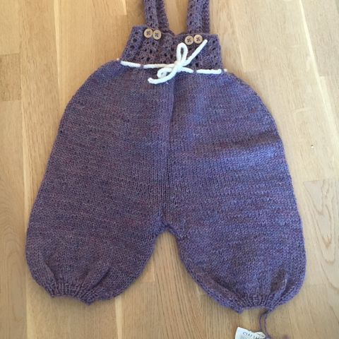 Strikket kortbukse. Baggy lommeshorts fra Klompelompe. | FINN.no Strikket kortbukse. Baggy lommeshorts fra Klompelompe. | FINN.no