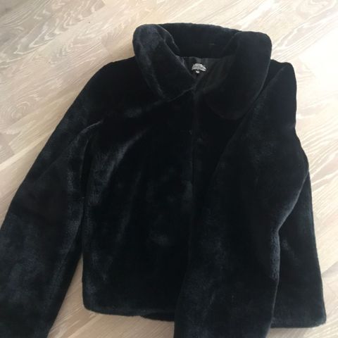 Tøff jakke fra Bik Bok i Teddy | FINN.no Teddy jakke fra Bik bok | FINN.no