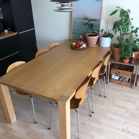 Nordic Curve Spisebord og 4 stk. Nordic Basic Classic Nordic Curve Spisebord og 4 stk. Nordic Basic Classic