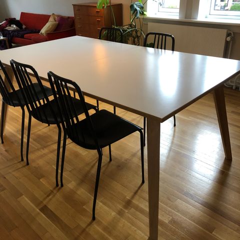 Nordic Curve Spisebord og 4 stk. Nordic Basic Classic Nordic Curve Spisebord og 4 stk. Nordic Basic Classic