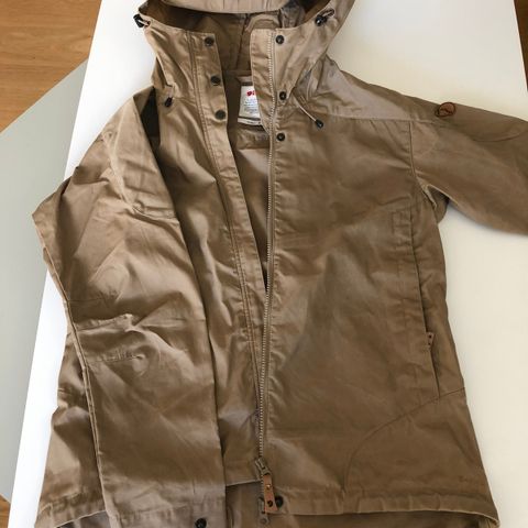 Fjellreven shorts dame | FINN.no Beige Fjällräven Abisko Hybrid Jakke Dame selges for kr