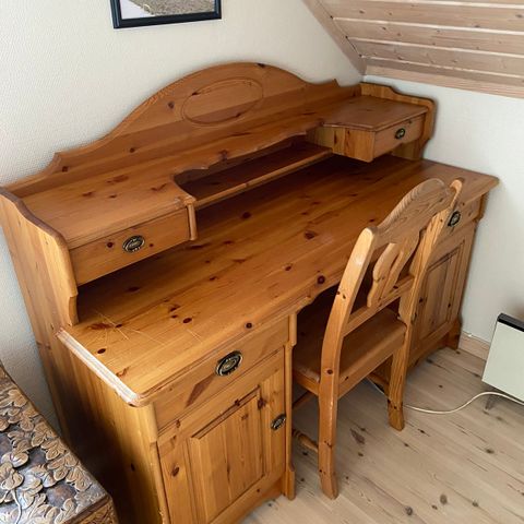 Skrivebord tre, god stand, gratis levering (Bodø) | FINN.no Skrivebord tre, god stand, gratis levering (Bodø) | FINN.no