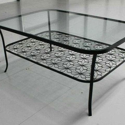 GLASS salongbord | FINN.no Salongbord i smijern og glass +sidebord | FINN.no