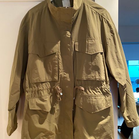 Holzweiler Sol Down Jacket Army HELT NY selges! | FINN.no Holzweiler Sol Down Jacket Army HELT NY selges! | FINN.no