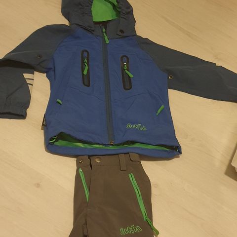 Helly Hansen Shelter jakke og bukse str 98 | FINN.no Helly Hansen Shelter jakke og bukse str 98 | FINN.no
