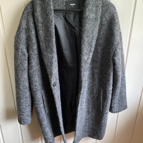 Elle & IL fuskepels jakke beige str.M brukt 2 ganger Elle & IL fuskepels jakke beige str.M brukt 2 ganger