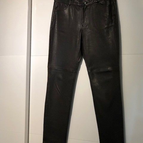 Skinn bukse fra Zara str S, ubrukt | FINN.no Skinn bukse fra Zara str S, ubrukt | FINN.no