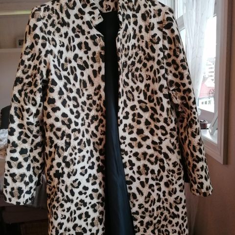 NY Floryday Langermet krage blazer | FINN.no NY Floryday Langermet krage blazer | FINN.no
