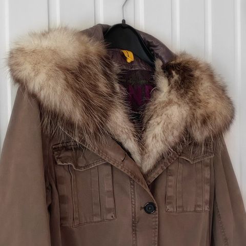 Mørgegrønn flott høstjakke fra Zara med pels | FINN.no Mørgegrønn flott høstjakke fra Zara med pels | FINN.no