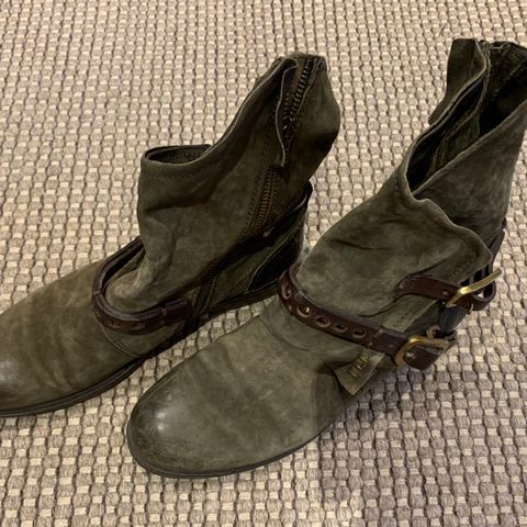 Støvletter, sneakers og «cowboysko» til dame, str 42 | FINN.no Støvletter, sneakers og «cowboysko» til dame, str 42 | FINN.no