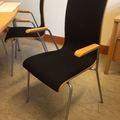 Spisebord stoler i svart skinn selges! | FINN.no Spisebord stoler i svart skinn selges! | FINN.no