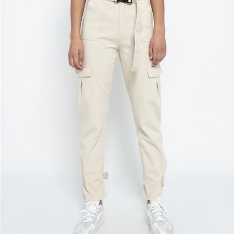 Holzweiler sogne skunk sand trousers beige nude bukse | FINN.no Holzweiler sogne skunk sand trousers beige nude bukse | FINN.no