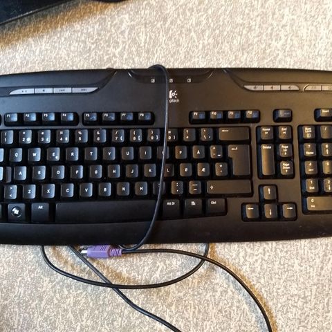 Lenovo tastatur med roller mouse pad | FINN.no Lenovo tastatur med roller mouse pad | FINN.no