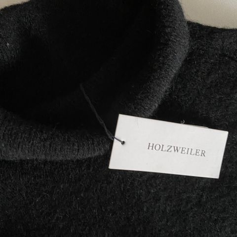 Helt nye Holzweiler bukse med lappen på | FINN.no Helt nye Holzweiler bukse med lappen på | FINN.no