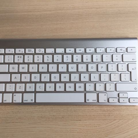 Apple TRÅDLØST TASTATUR Bluetooth US layout Strøkent Apple TRÅDLØST TASTATUR Bluetooth US layout Strøkent