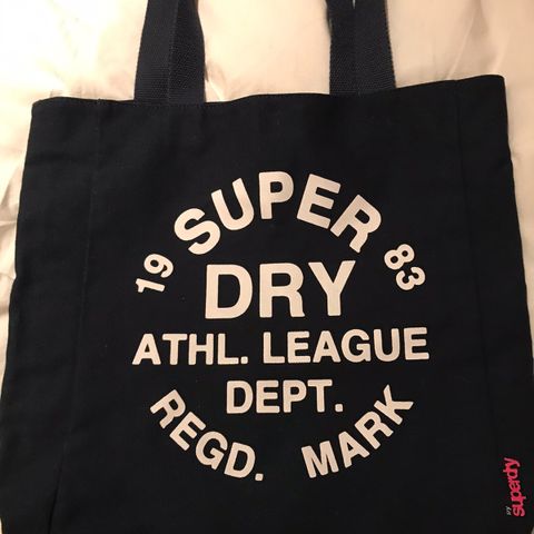 Superdry veske bag 40x40 uten hank mørk blå | FINN.no Superdry veskebag selges kr. 200, . | FINN.no