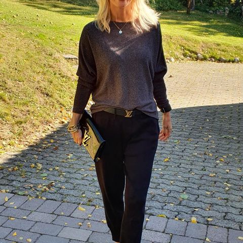 Vaffeljakke zara | FINN.no Grå genser med pingvin ermer | FINN.no