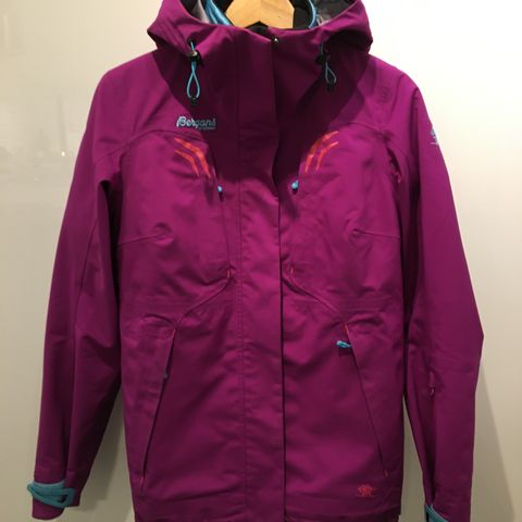 Bergans Nesbyen alpin jakke str L | FINN.no Bergans jakke, alpin allværsjakke | FINN.no