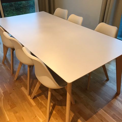Skagen spisebord fra Bolia | FINN.no Urban spisebord med 2 Nora og 2 Mita spisestoler | FINN.no