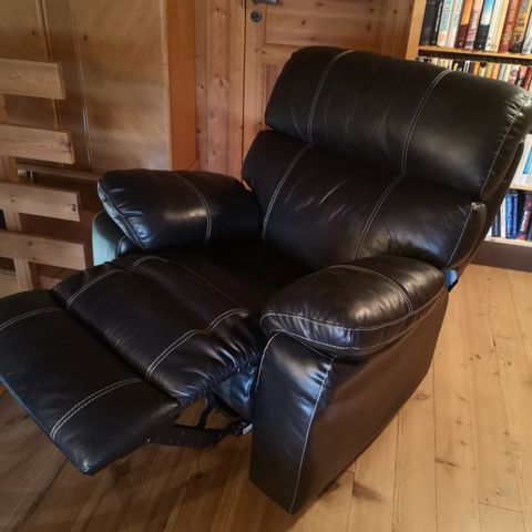 Fin Las Vegas recliner, 3 seters sofa selges | FINN.no Fin Las Vegas recliner, 3 seters sofa selges | FINN.no