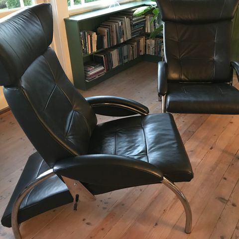 2 Lenestoler Contura hud 50.10 basic sort med krakk | FINN.no 2 Lenestoler Contura hud 50.10 basic sort med krakk | FINN.no