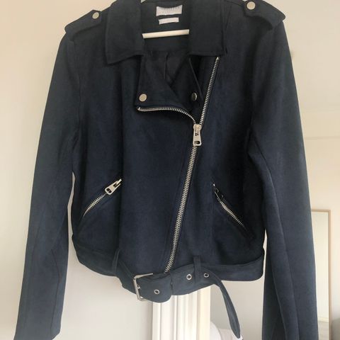Zara semsket skinn jakke | FINN.no Zara semsket skinn jakke | FINN.no