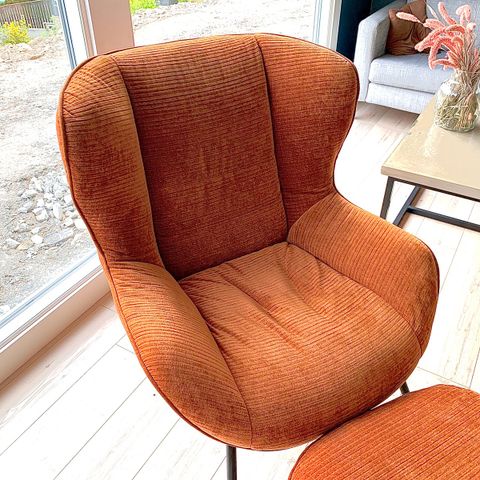 2 Lenestoler Contura hud 50.10 basic sort med krakk | FINN.no 2 Lenestoler Contura hud 50.10 basic sort med krakk | FINN.no