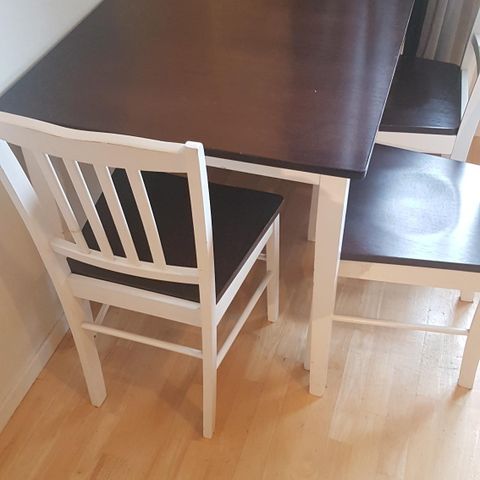 Spisebord med 6 stoler og tilhørende skjenk | FINN.no 8 stk Sandvik Regina regulerbar spisestol vurderes solgt