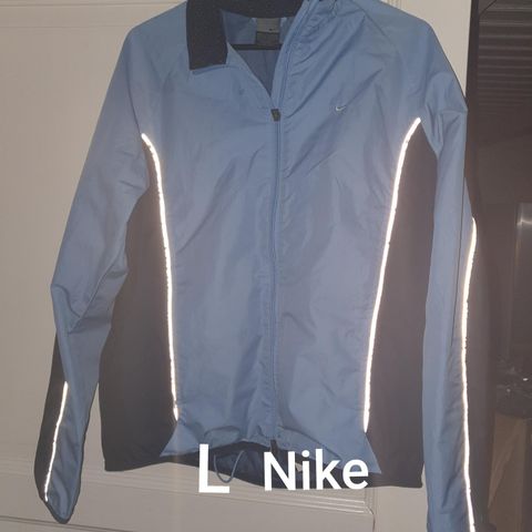 Lys grønn bomber jakke | FINN.no Lys grønn bomber jakke | FINN.no