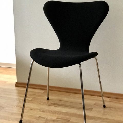 2 unike Mosquito stoler av Arne Jacobsen | FINN.no 2 unike Mosquito stoler av Arne Jacobsen | FINN.no