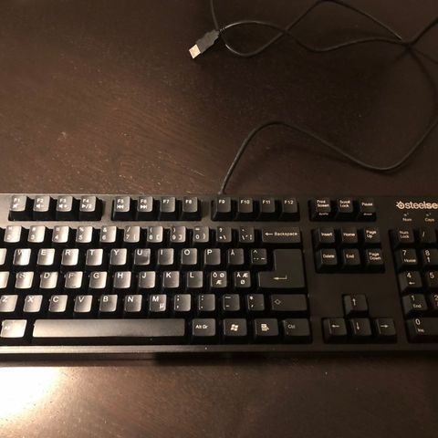 Lite brukt trådløst tastatur og mus til salgs | FINN.no Lite brukt trådløst tastatur og mus til salgs | FINN.no