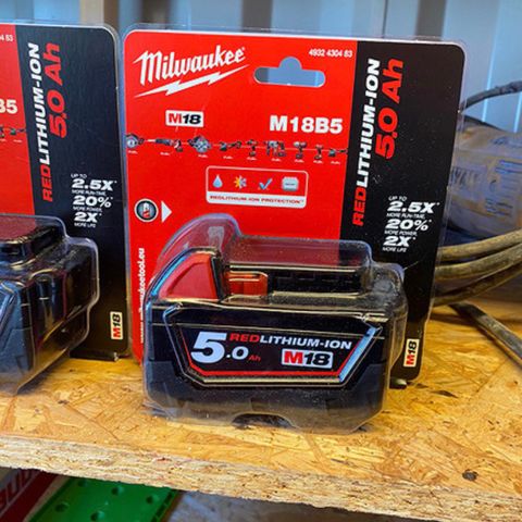 Bosch batterilader med 2 batteri, til grønserie | FINN.no Bosch batterilader med 2 batteri, til grønserie | FINN.no