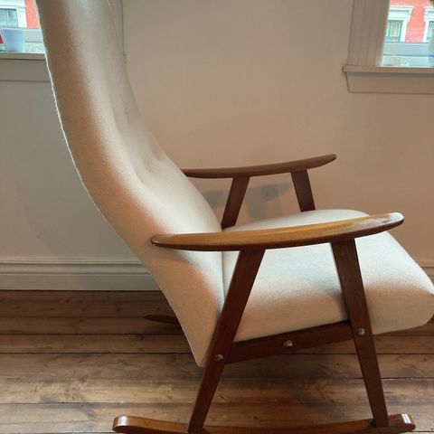 2 Gule retro stoler i teak og gult stoff | FINN.no 2 Gule retro stoler i teak og gult stoff | FINN.no