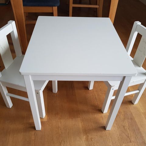 barnebord og stol | FINN.no Barnebord med stol | FINN.no